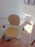 Silla salvaescaleras Acorn exterior instalada en una vivienda particular en Valencia