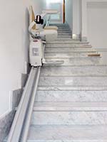 Silla subescaleras Acorn instalada en una casa particular de Benidorm (Alicante)