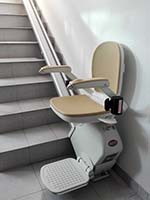 Silla subeescaleras Acorn instalada en una comunidad de vecinos de Castellón