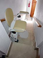 Silla salvaescaleras Acorn instalada en una vivienda unifamiliar en Paterna (Valencia)