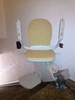 Silla salvaescaleras Acorn instalada en una comunidad de propietarios en Valencia