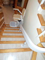 Silla salvaescaleras Curve instalada en una vivienda unifamiliar de Barcelona