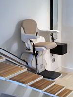 Silla salvaescaleras levante instalada en una vivienda particular en El Campello (Alicante)